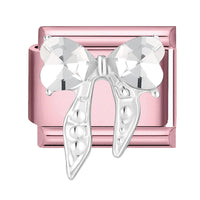 Rosa Grund - Weiße Diamant-Schleife