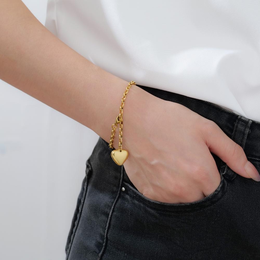Damen Armband mit herzförmigem Anhänger und elegantem Gliederdesign Shop Nory