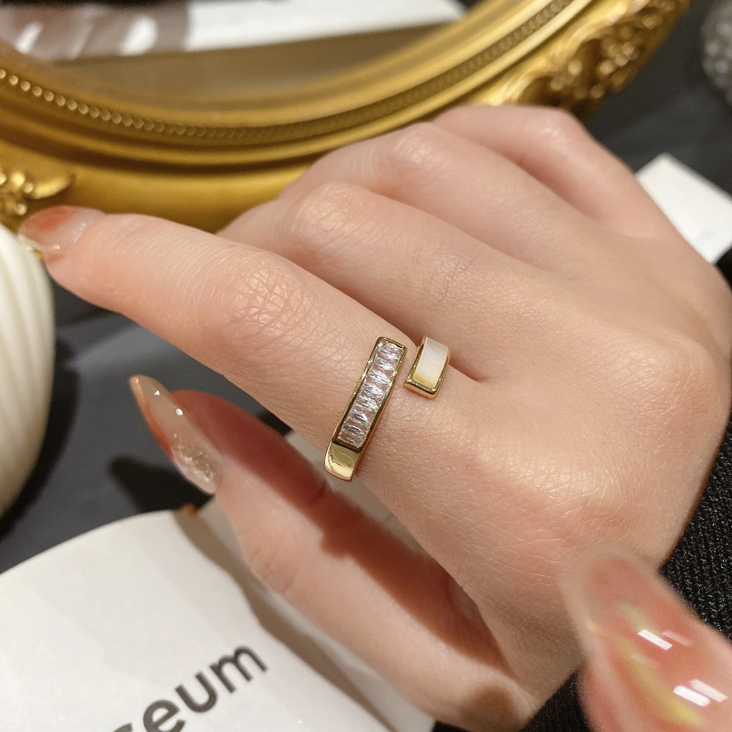 Damen zeitgenössischer Ring mit funkelnden Zirkonia und modernem Design Shop Nory