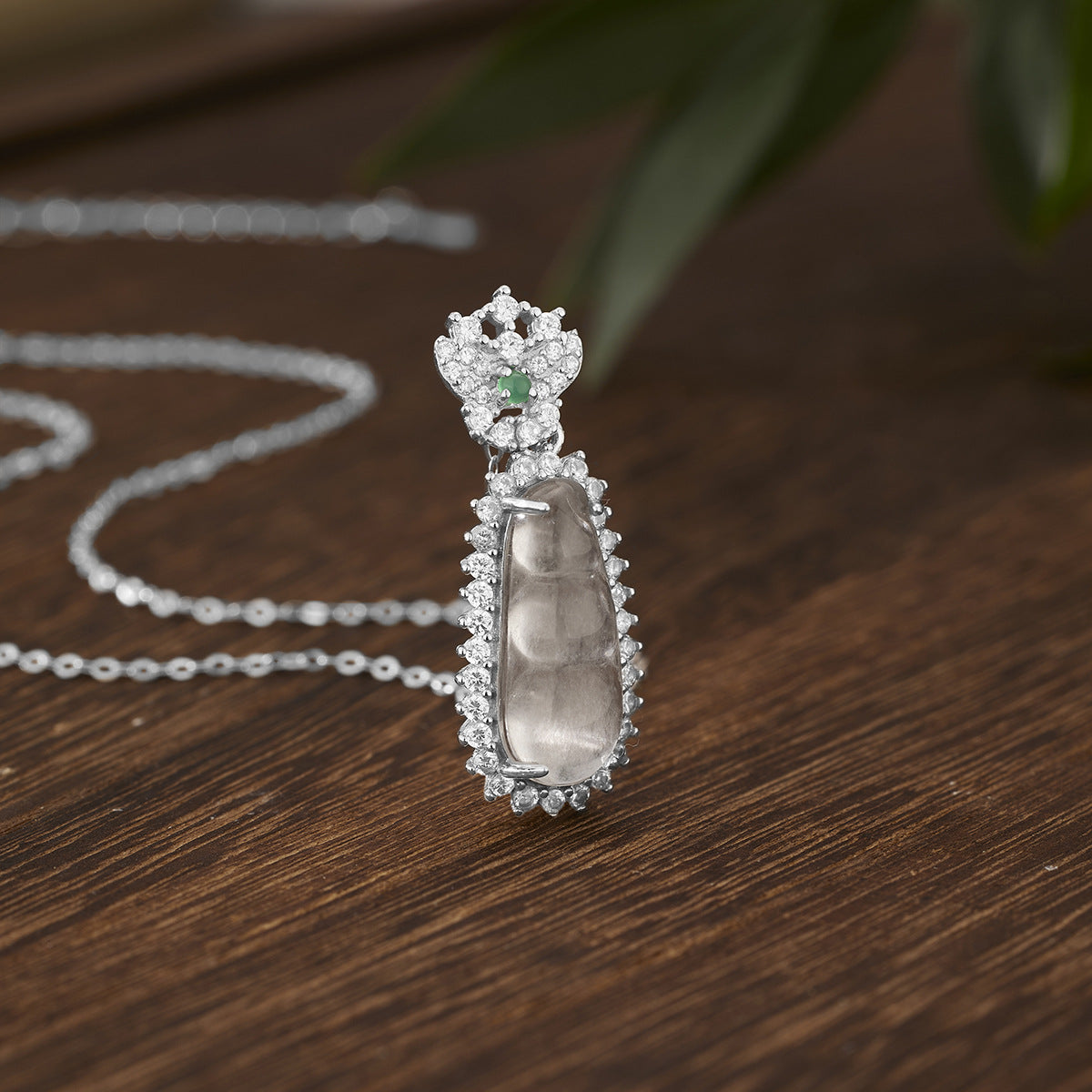 Damen eleganter Anhänger mit zarten Edelsteinakzenten Shop Nory