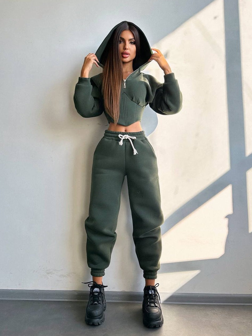 Damen Crop-Kapuzenjacke mit Korsagennaht und High-Waist Jogginghose Shop Nory