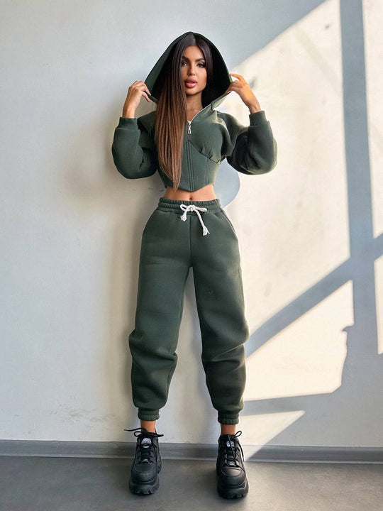 Damen Crop-Kapuzenjacke mit Korsagennaht und High-Waist Jogginghose Shop Nory
