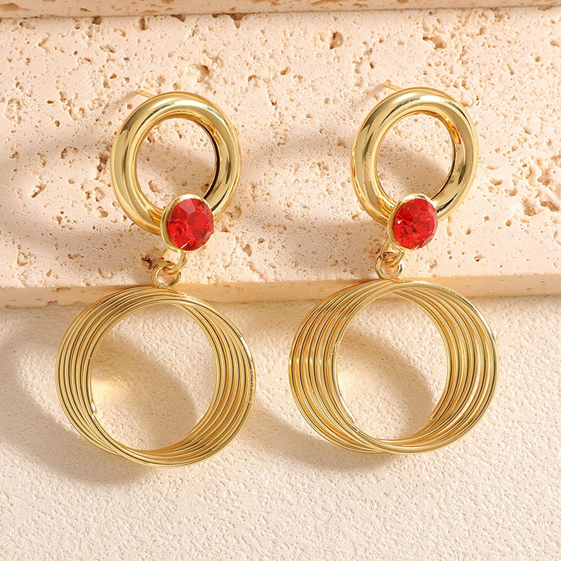 Damen Ohrringe mit elegantem spiralförmigem Design Shop Nory