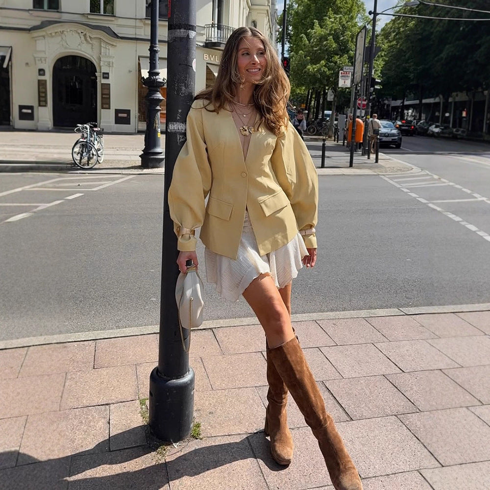 Damen Langblazer im Boxy‑Cut mit skulpturiertem V‑Ausschnitt und voluminösen Ballonärmeln Shop Nory