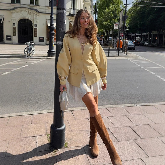 Damen Langblazer im Boxy‑Cut mit skulpturiertem V‑Ausschnitt und voluminösen Ballonärmeln Shop Nory