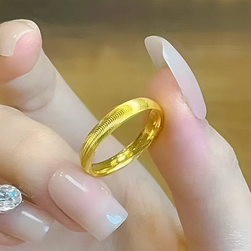 Damen Ring mit subtiler Wellenstruktur und eleganter Oberfläche Shop Nory