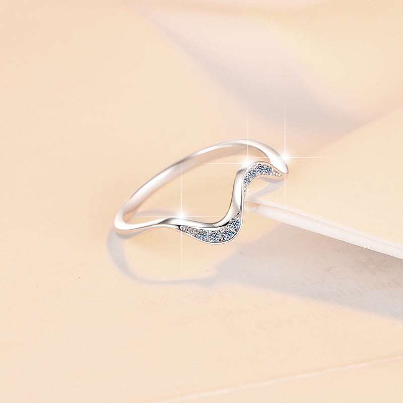 Damen geschwungener Zirkonia Ring mit filigranem Design Shop Nory