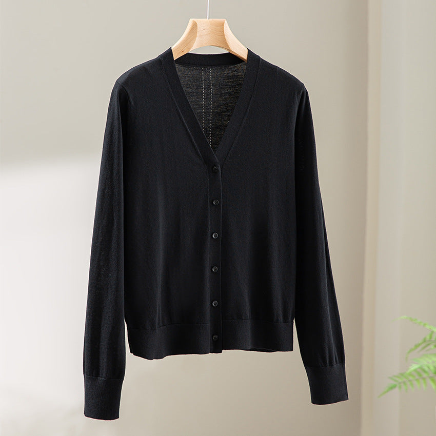 Damen Minimalistischer Merino‑Blend Cardigan mit V‑Ausschnitt und feinen Rippabschlüssen Shop Nory