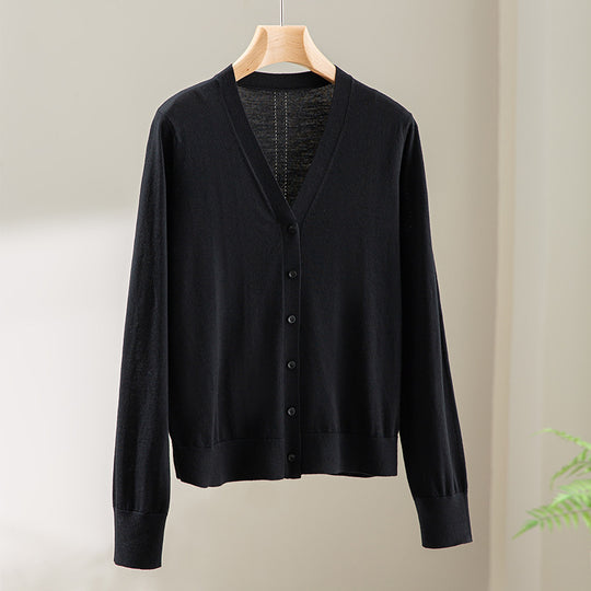 Damen Minimalistischer Merino‑Blend Cardigan mit V‑Ausschnitt und feinen Rippabschlüssen Shop Nory