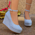 Damen Wedge-Pumps mit zierlichem Riemen und glänzendem Akzent Shopnory