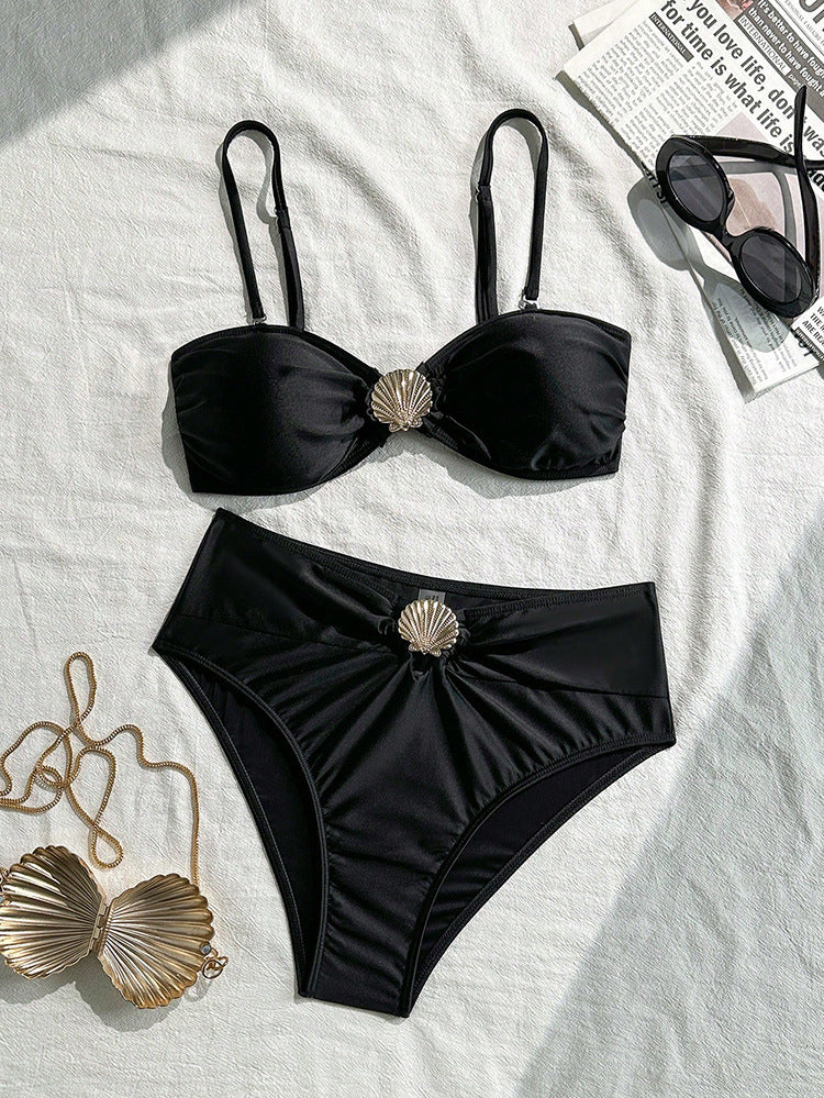 Damen Eleganter Bandeau-Bikini mit schimmernden Muschel-Details