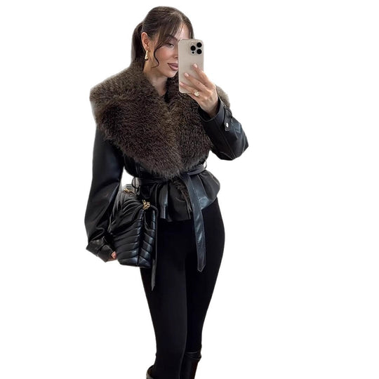 Damen taillierte Lederimitat-Jacke mit voluminösem Kunstfell-Schalkragen und Bindegürtel Shop Nory