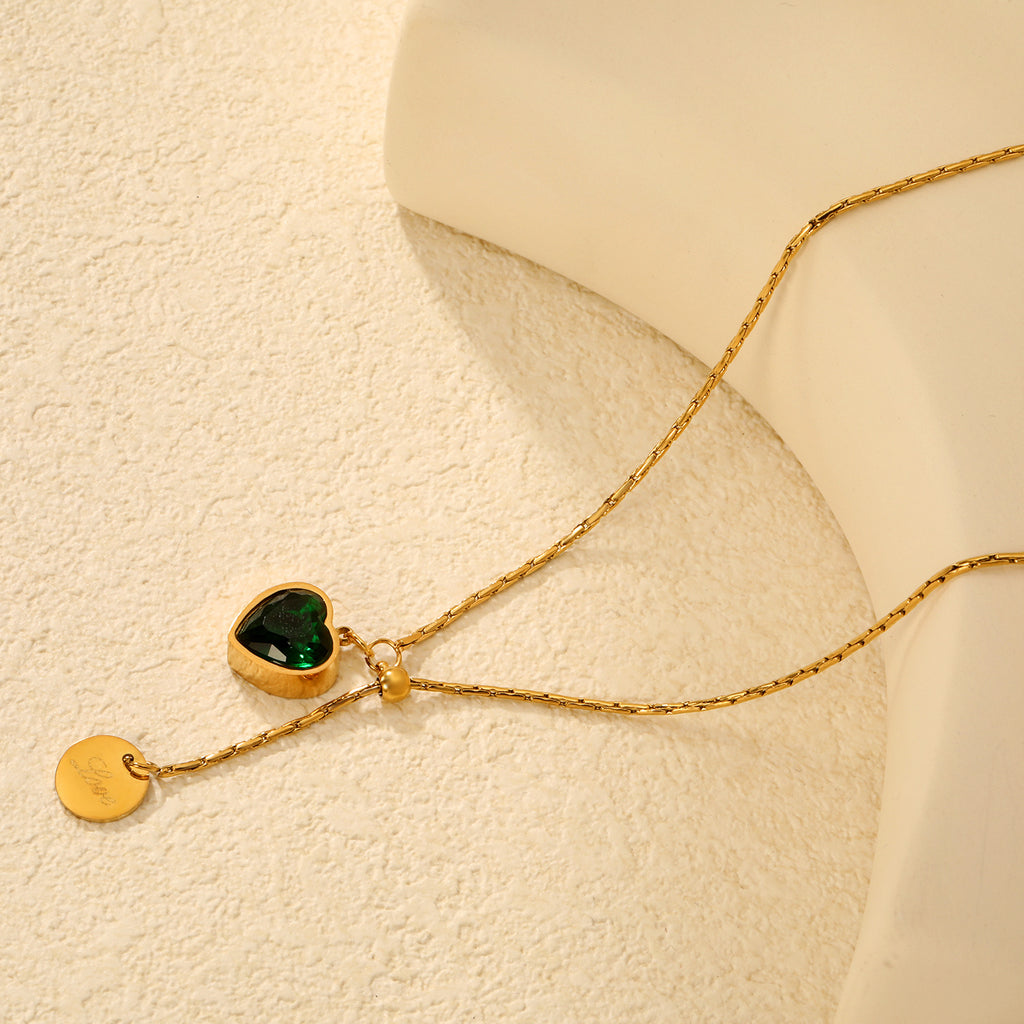 Damen Halskette mit herzförmigem Zirkonia-Anhänger und eleganter Vergoldung Shop Nory