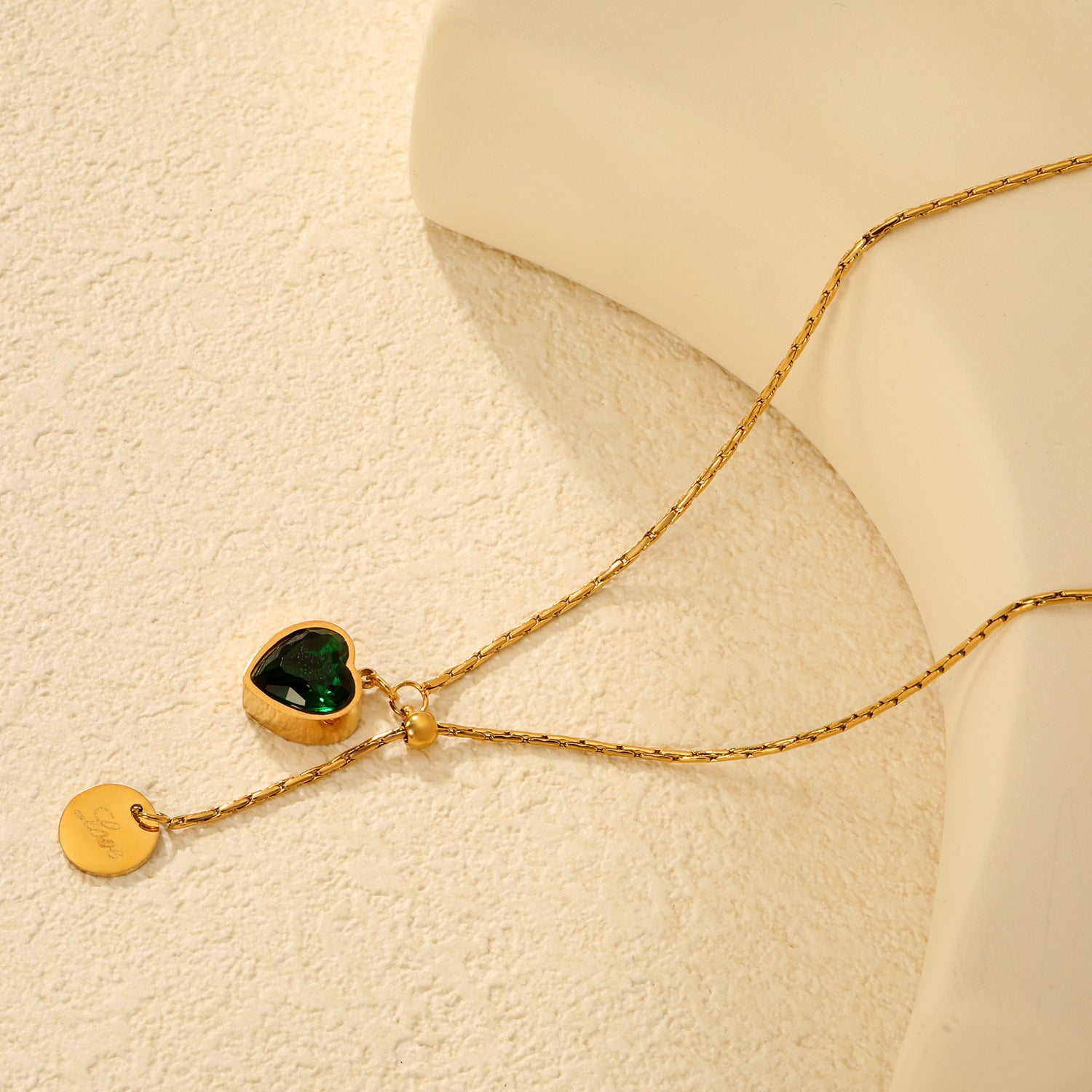 Damen Halskette mit herzförmigem Zirkonia-Anhänger und eleganter Vergoldung Shop Nory