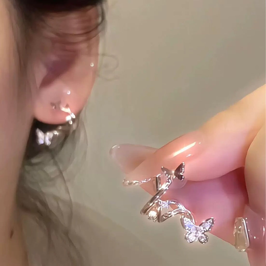 Damen Ohrringe mit glitzernden Schmetterlingen und elegantem Twist-Design Shop Nory