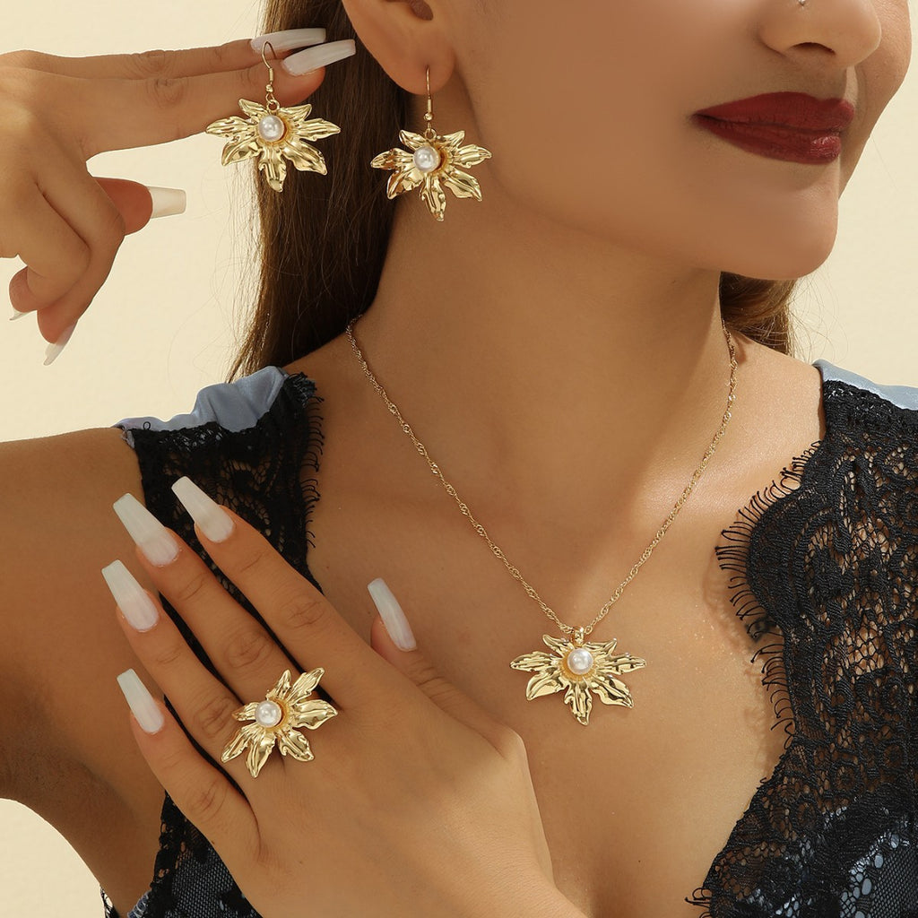 Damen Schmuckset mit herzförmigen Anhängern und strahlendem Design Shop Nory