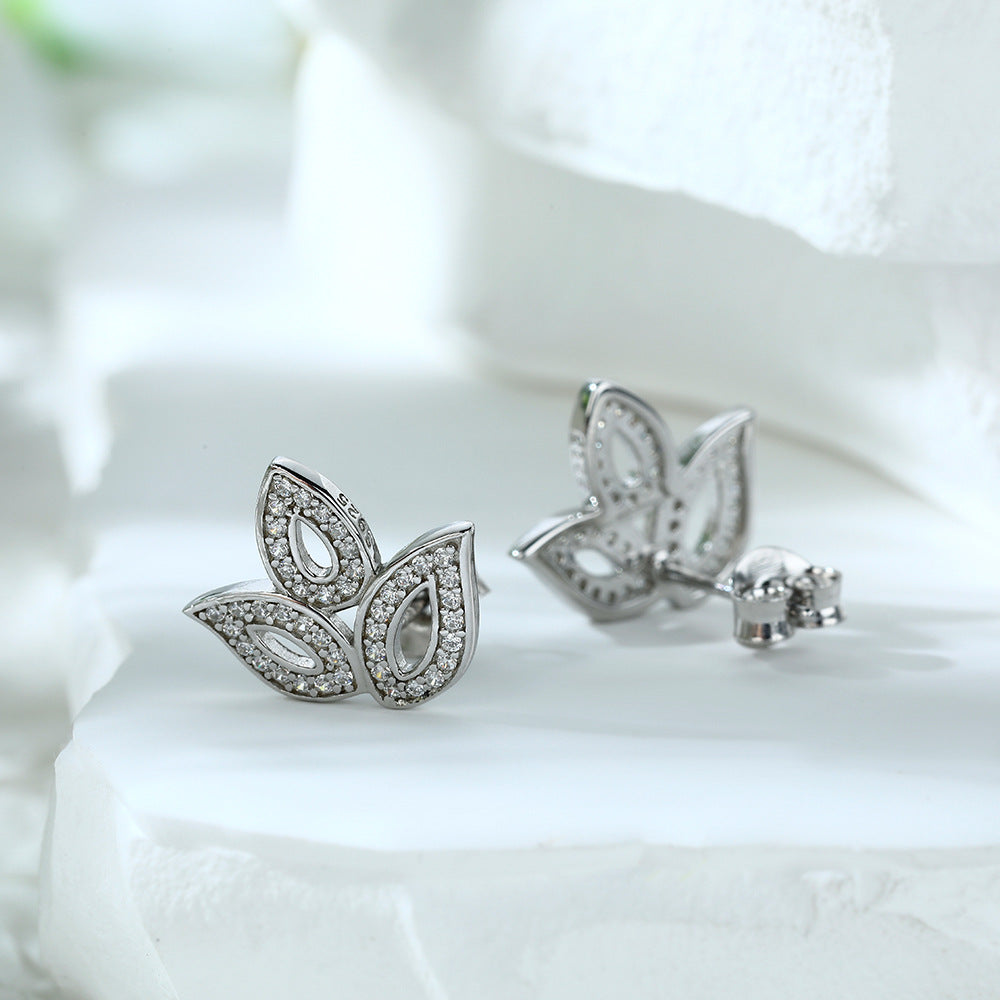 Damen Ohrstecker mit elegantem Blattdesign und funkelnden Zirkonia Shop Nory