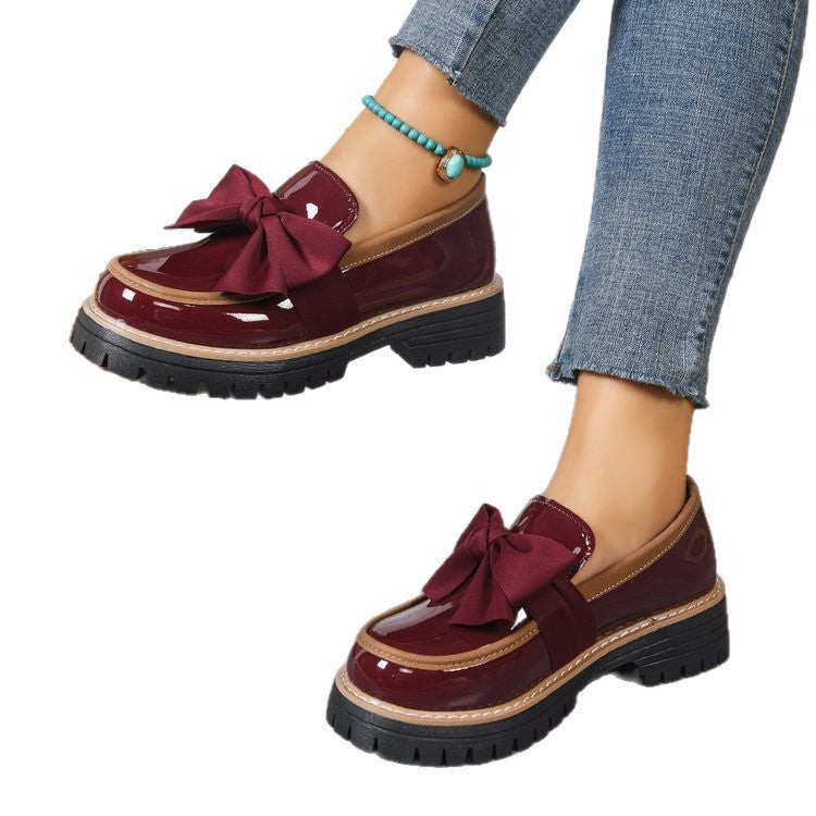 Damen Plateau-Loafer aus Lacklederoptik mit profilierter Gummisohle und Zierschleife Shop Nory