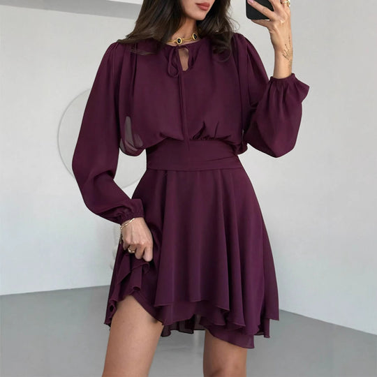 Damen Elegant fließendes Chiffon‑Kleid mit geraffter Taillenpasse, langen Ballonärmeln und Bindekragen Shop Nory