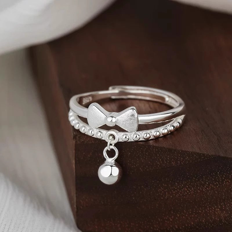 Damen filigraner Ring mit verspieltem Schleifen- und Glöckchen-Design Shop Nory
