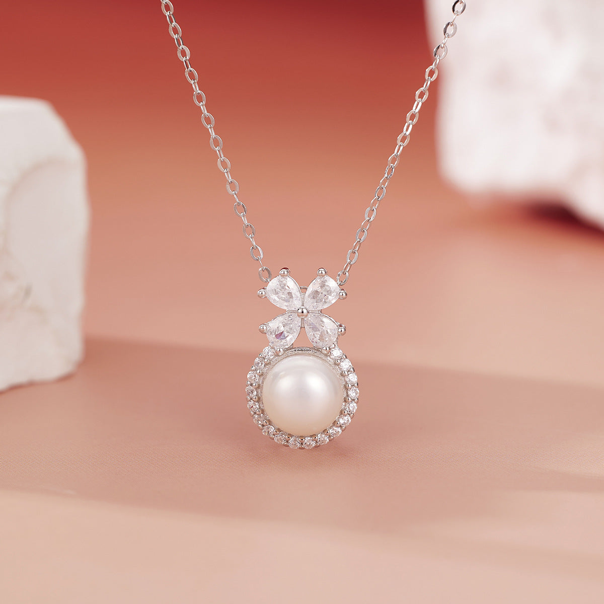 Damen elegante Perlen-Halskette mit strahlenden Zirkonia-Elementen Shop Nory