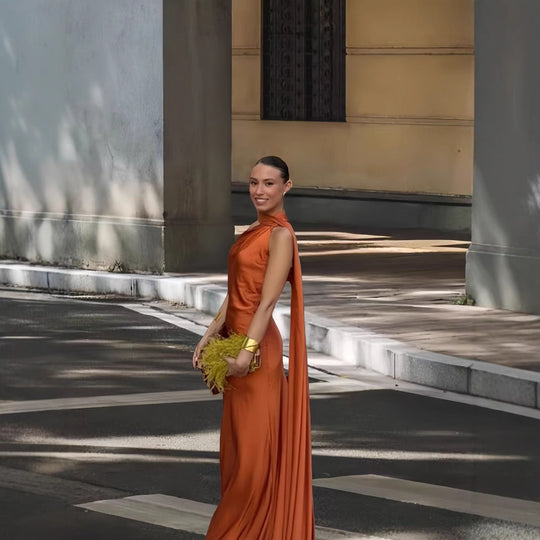Damen Elegantes und fließendes Abendkleid mit asymmetrischem Ausschnitt