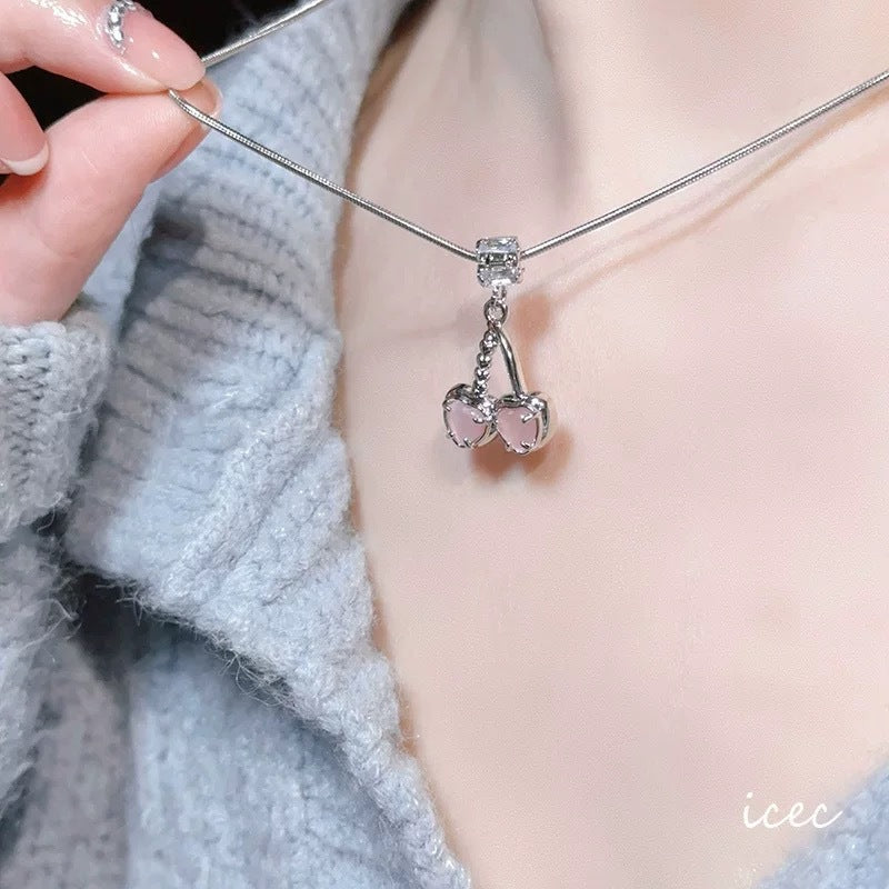 Damen Halskette mit elegantem Herzanhänger aus hochwertigen Materialien Shop Nory