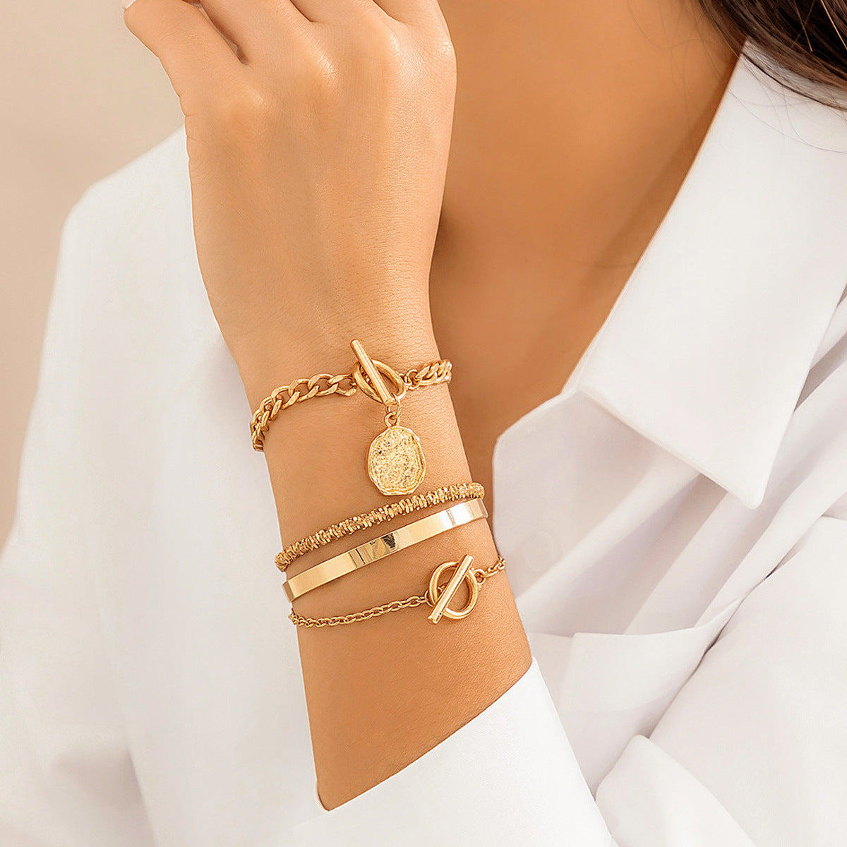 Damen Armkettenset mit modernen Designdetails und vielseitigen Stilen