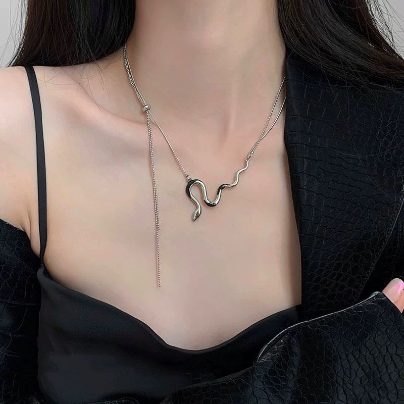 Damen Halskette mit eleganten Schlangenanhänger aus hochwertigem Edelstahl Shop Nory