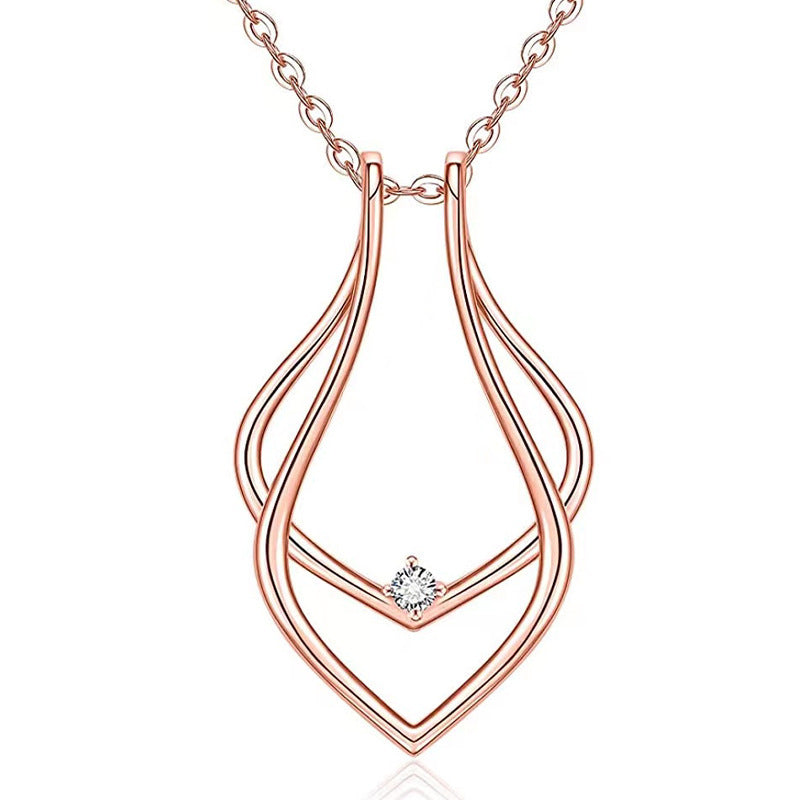 Damen Halskette mit elegantem, geschwungenem Anhänger und funkelndem Zirkonia Shop Nory