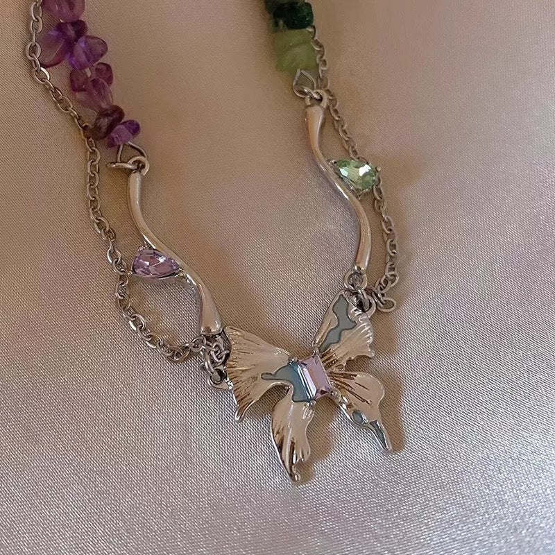 Damen Halskette mit einzigartigem Schmetterlingsanhänger und bunten Naturstein-Elementen Shop Nory