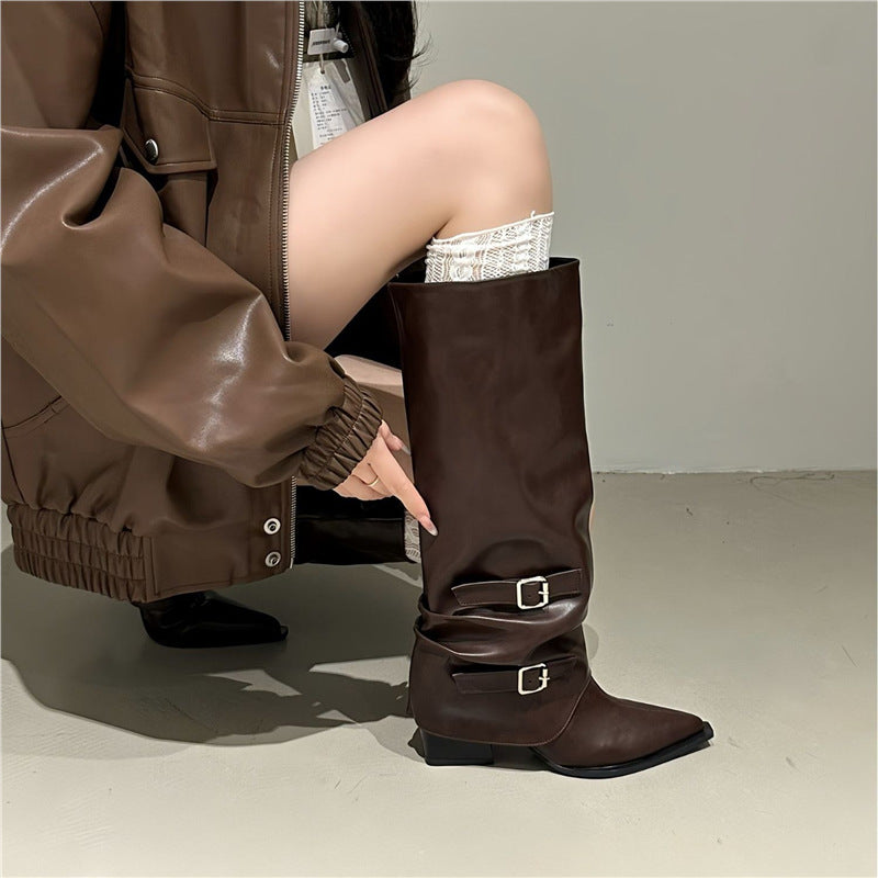Damen Slouch-Kniehohe Stiefel mit spitzer Zehenform, dekorativen Schnallen und sculpted Blockabsatz Shop Nory