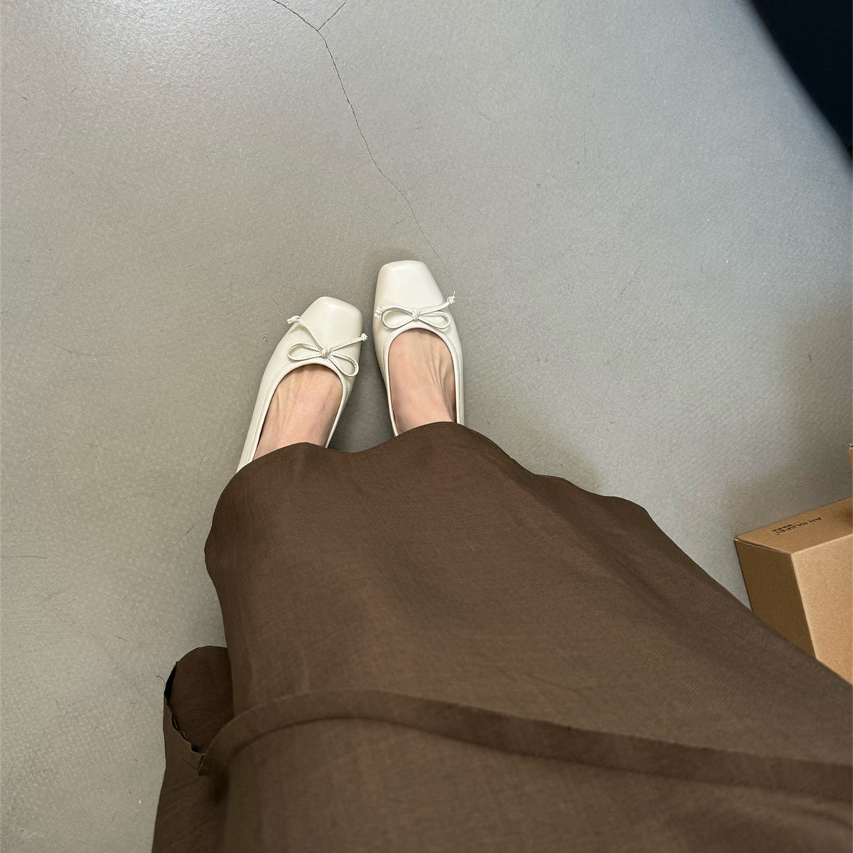 Damen klassisch geschnittene Ballerinas mit zierlichem Schleifenakzent und komfortabler Fußbettung