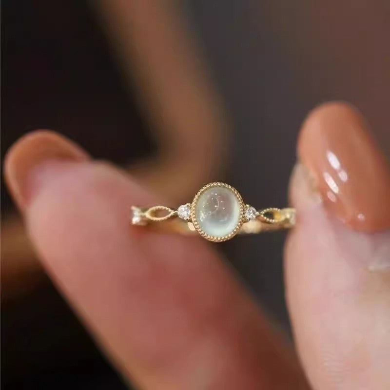 Damen eleganter Ring mit schimmerndem Edelstein und funkelnden Details Shop Nory