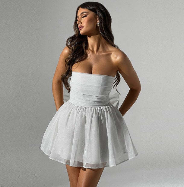 Damen Neckholder Minikleid mit schimmernden Details und eleganter Silhouette