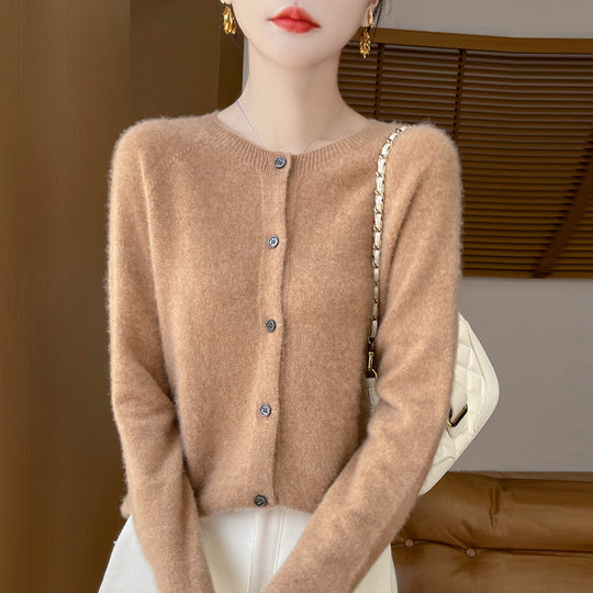 Damen Kuscheliger Kurzcardigan aus Mohair‑Mix mit feiner Schurwollstruktur und Perlmuttknopfleiste Shop Nory