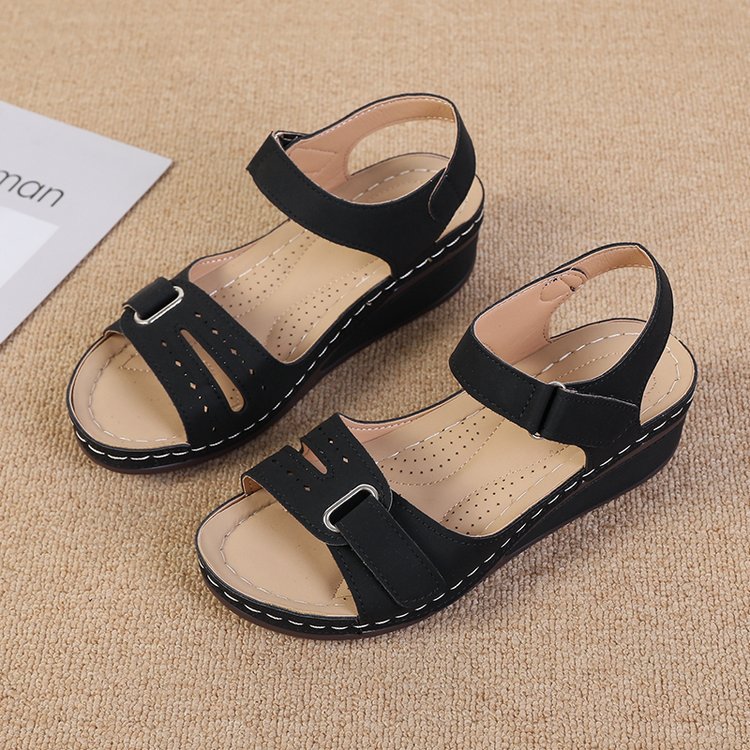 Damen Wedge-Sandaletten mit verstellbarem Riemendesign und gepolsterter Fußbettung