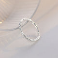 Damen zierlicher Ring mit prismatischer Oberfläche Shop Nory