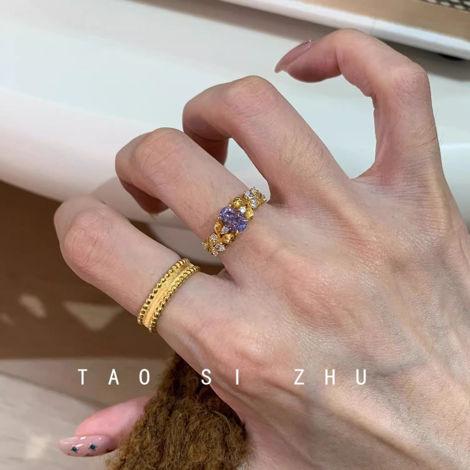 Damenring mit kunstvollem Edelstein-Design Shop Nory