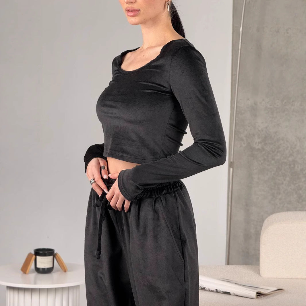 Damen samtiges bauchfreies Langarm-Crop-Top mit weitem Rundhalsausschnitt Shop Nory