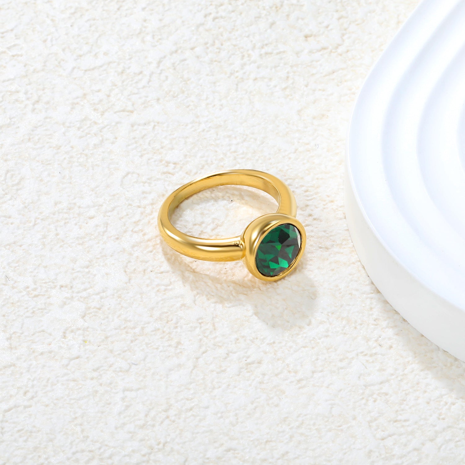 Damen Ring mit funkelndem Kristall in goldplattierter Hochglanzoberfläche Shop Nory
