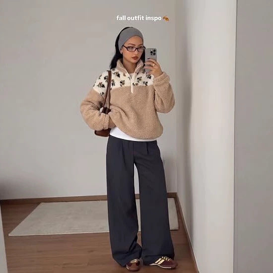 Damen Teddy-Fleece-Pullover mit Stehkragen, floralem Besatz und halbem Reißverschluss Shop Nory