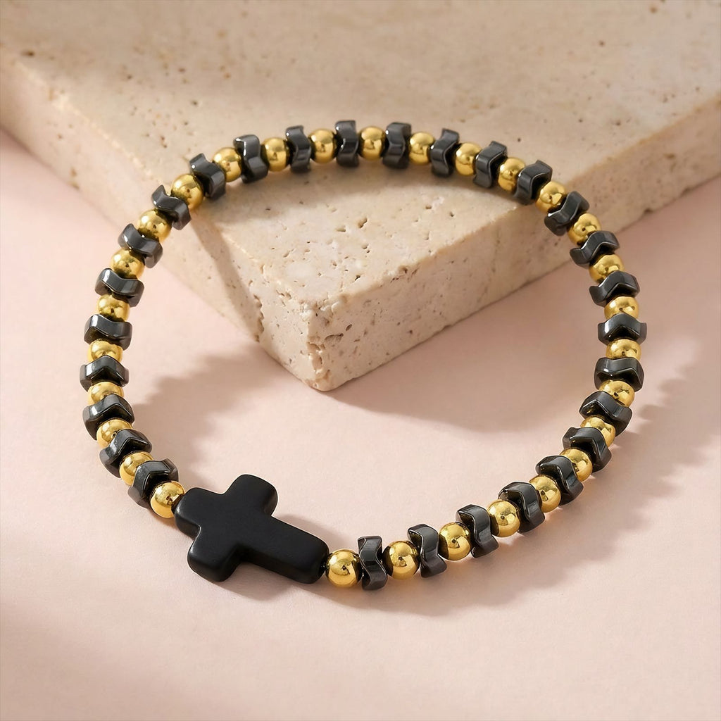 Damenarmband mit Kreuzmotiv und glanzvollen Perlen Shop Nory