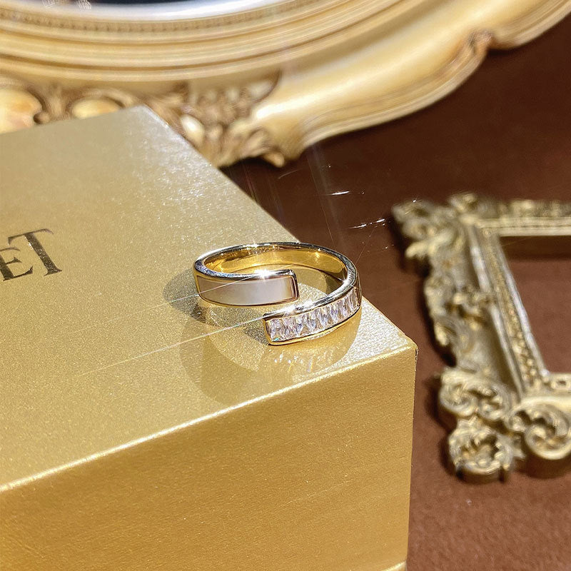 Damen zeitgenössischer Ring mit funkelnden Zirkonia und modernem Design Shop Nory