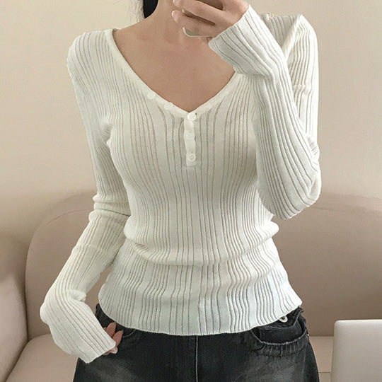 Damen nan feinstrukturierter Rippstrick-Longsleeve mit V-Ausschnitt, Henley-Knopfleiste und taillierter Passform Shop Nory