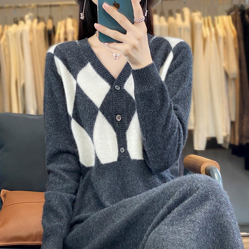 Damen Strick-Set mit V-Cardigan Rautenmuster und tailliertem Midirock Shop Nory