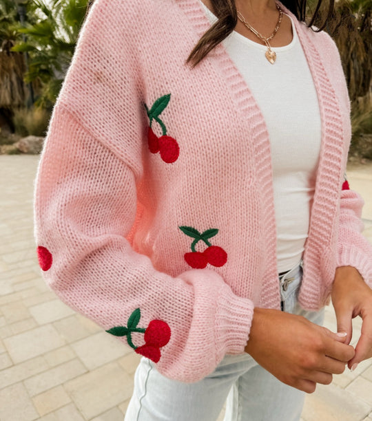 Damen Kurzgeschnittener Oversize-Cardigan mit Kirsch-Stickerei Shop Nory