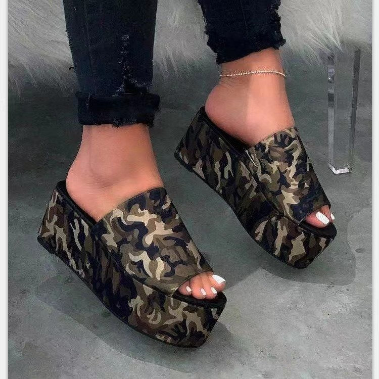 Damen Plateau-Pantoletten mit Camouflage-Muster und hoher Keilsohle Shop Nory