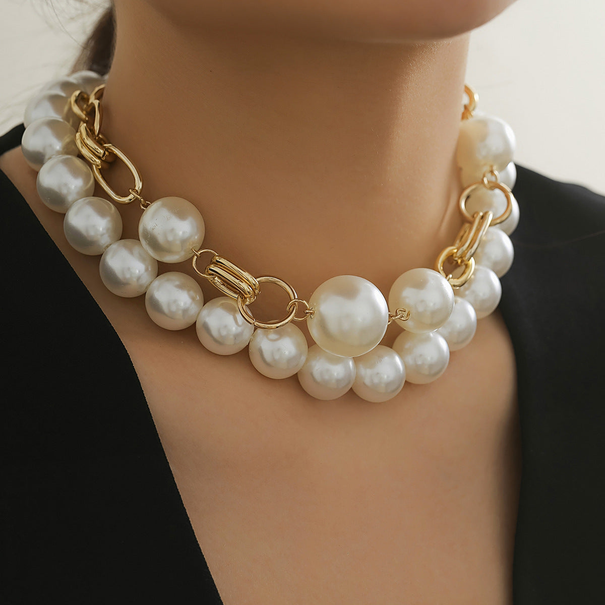 Damen mehrlagige Kettenhalskette mit glänzenden Kugeldetails Shop Nory