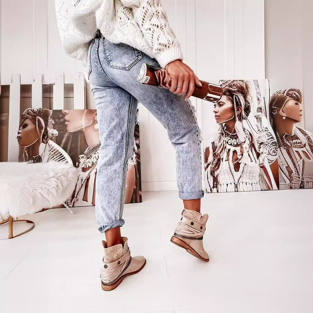 Damen Destroyed Jeans im lässigen Boyfriend-Schnitt mit hohem Bund und Details